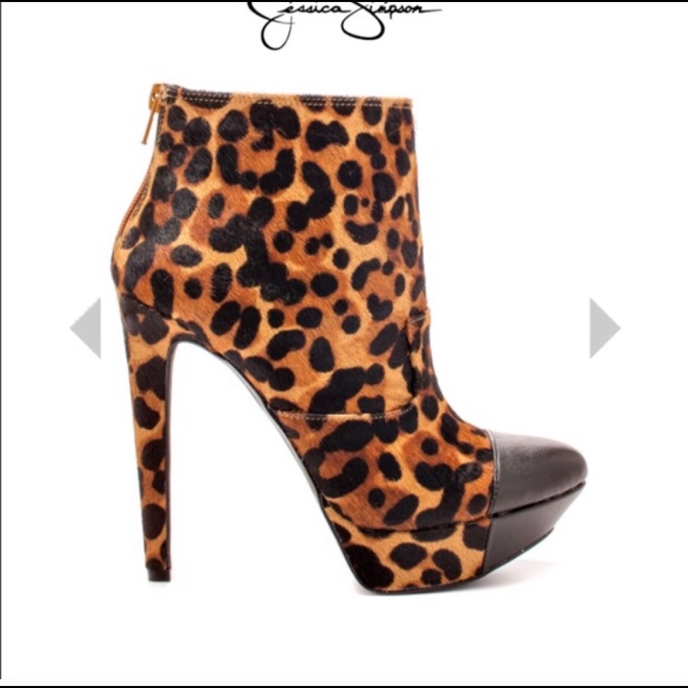 Jessica Simpson esas leopard bootie